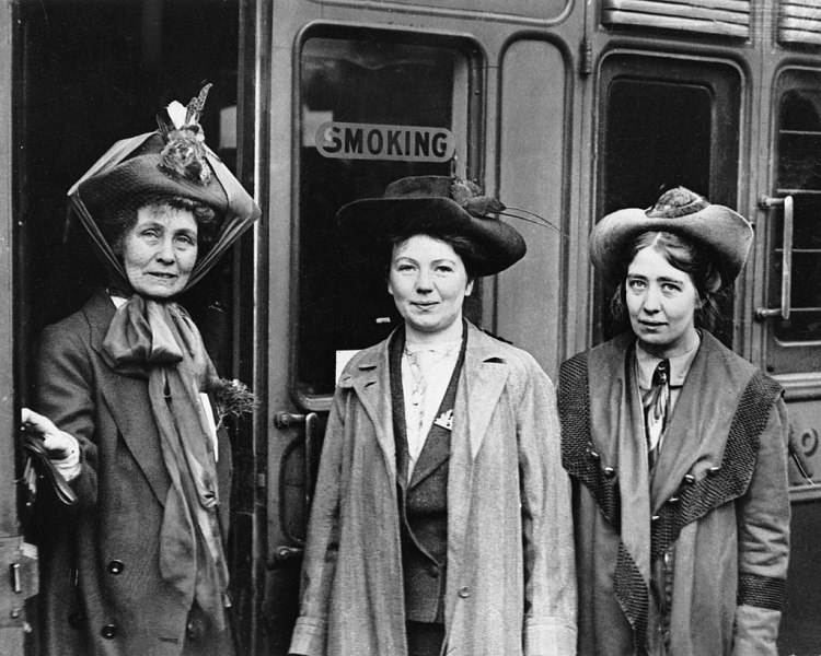 Emmeline Pankhurst con sus hijas que también participaron en el movimiento sufragista.